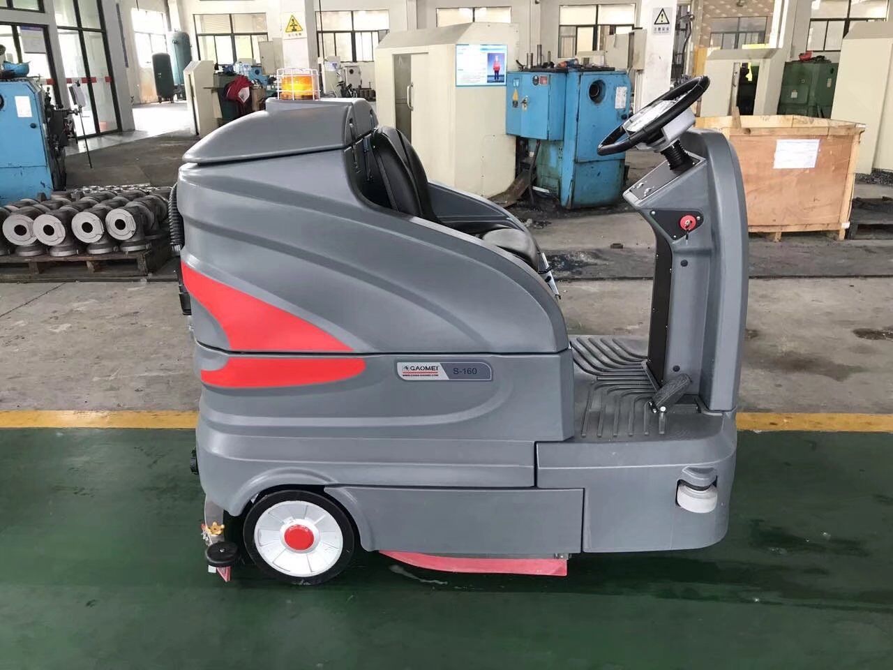 地下停車場(chǎng)為什么要用駕駛式洗地機(jī)？