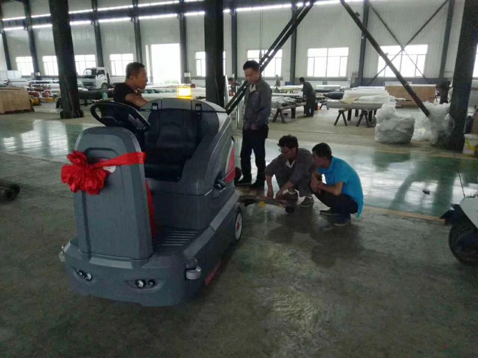 駕駛式洗地機(jī)引領(lǐng)行業(yè)前行，創(chuàng)造現(xiàn)代社會(huì)的創(chuàng)建文明