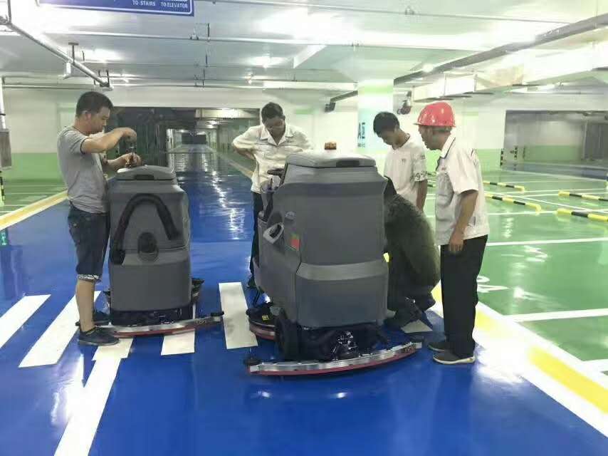 日常使用駕駛式洗地機(jī)如何保養(yǎng)？要注意些什么