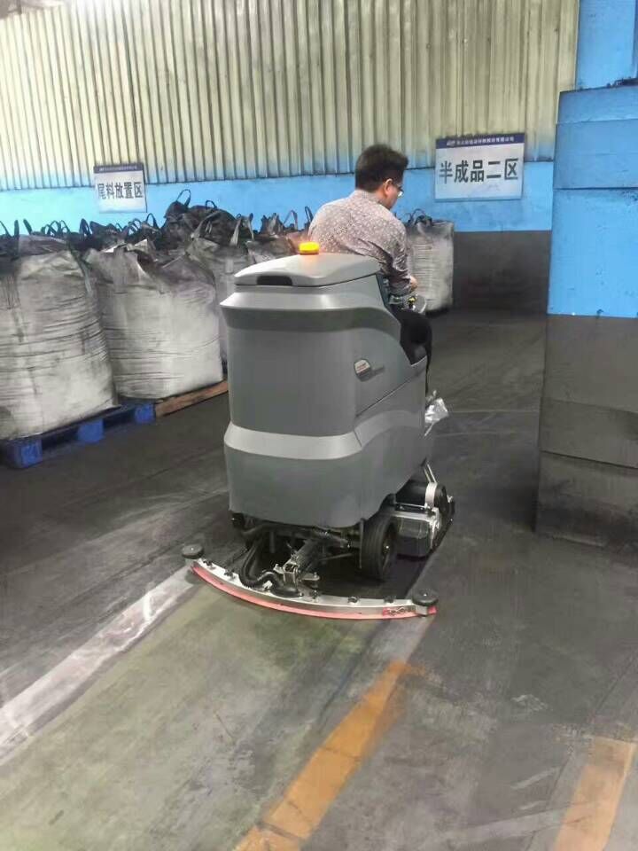 駕駛式洗地車開啟開車做保潔時代！