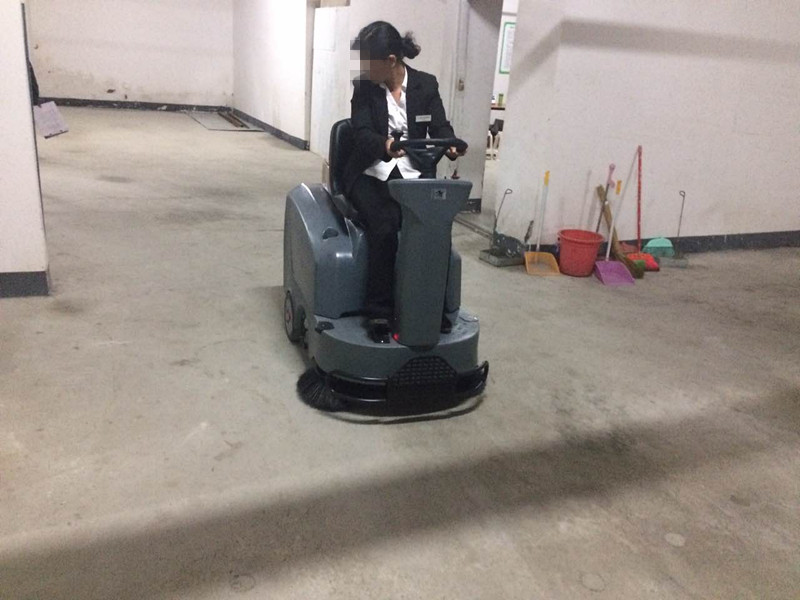 電動掃地車該怎樣做日常維護(hù)？