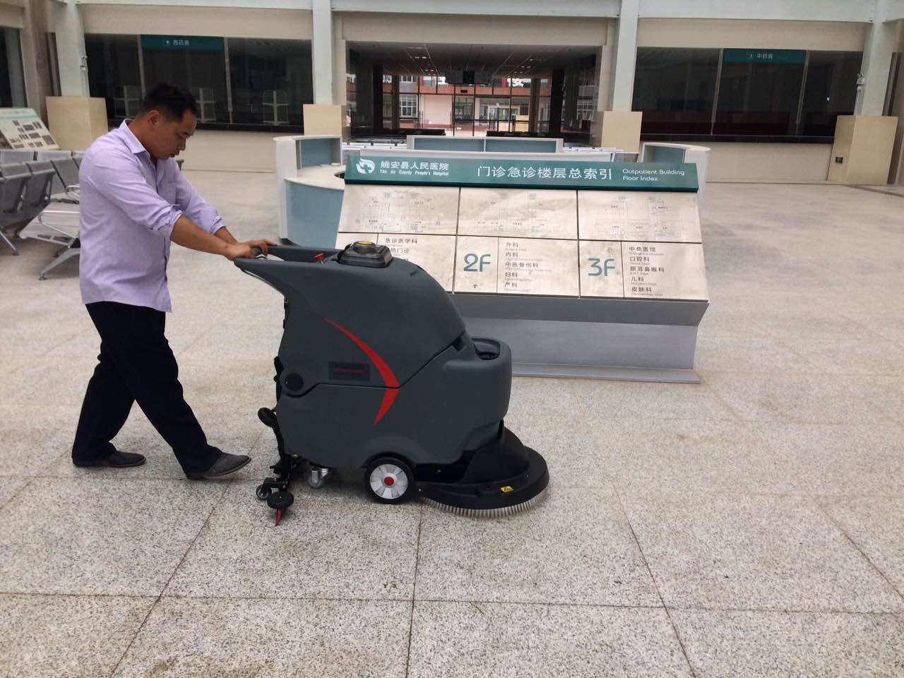 選擇洗地吸水機(jī)時應(yīng)考慮哪些因素？