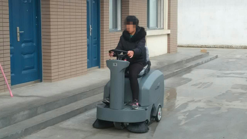 電動(dòng)清掃車該怎樣做日常維護(hù)？